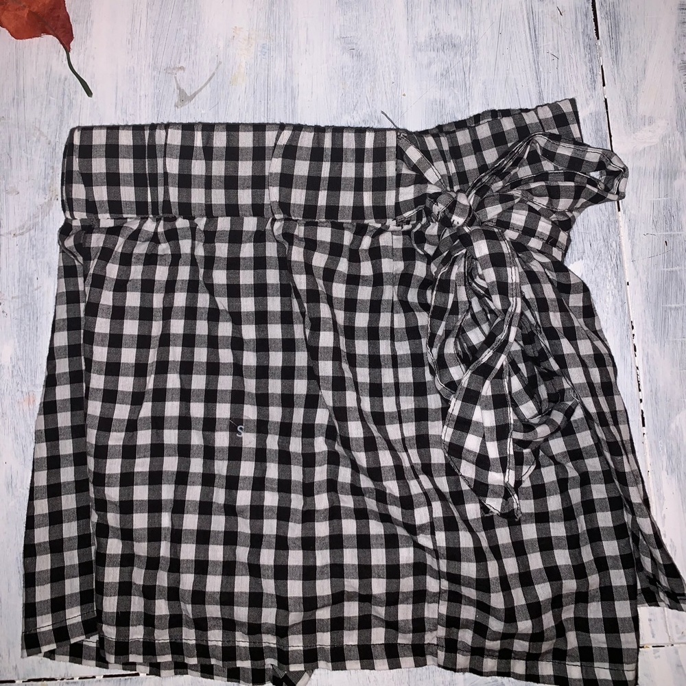 Black & white Pacsun skort